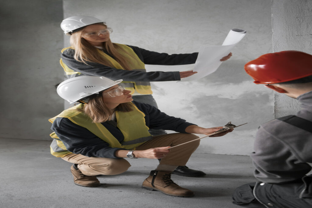 side-view-people-working-together (1)